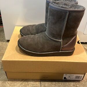 Unisex grey Uggs size 2